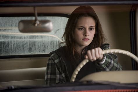 NEW Moon HQ stills - Bella Swan Photo (26178243) - Fanpop