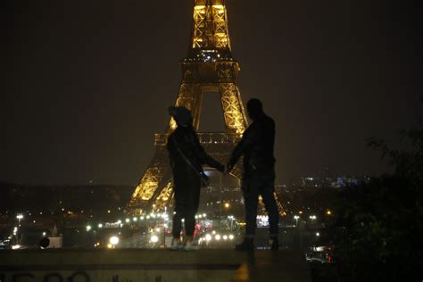 Taking Pics Of Eiffel Tower At Night - Infoupdate.org