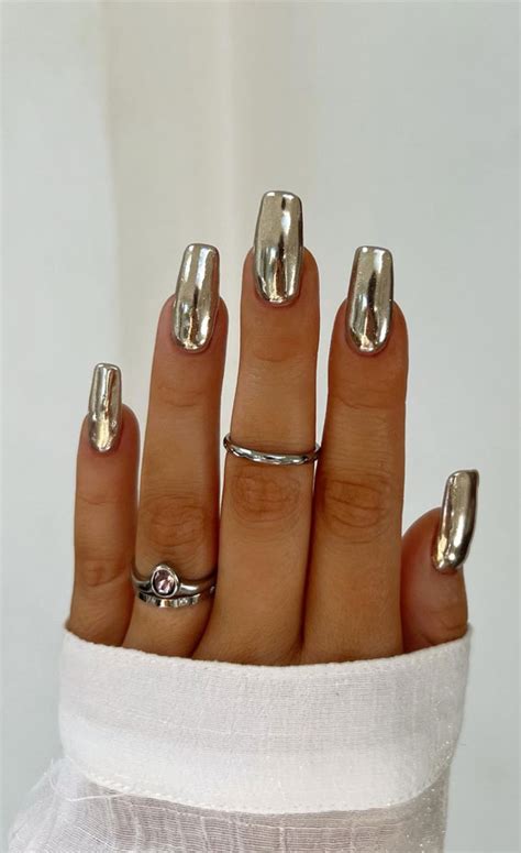 40+ Brilliant Chrome Nail Art Designs : Reflective Silver Chrome Nails