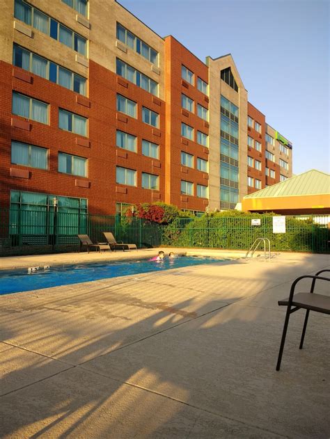 Park Sleep Fly Packages at Holiday Inn Express St. Louis Airport- Riverport from $102/night (2020)