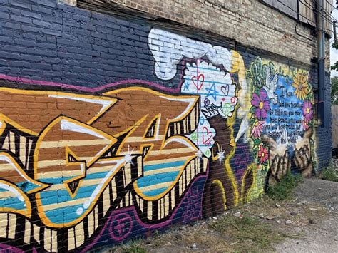 Chicago murals: In Little Village alleys near Cook County Jail, 2 ...