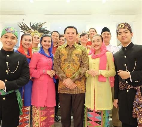 Baju Adat Betawi Filosofi dan Jenis-jenisnya - Budayanesia