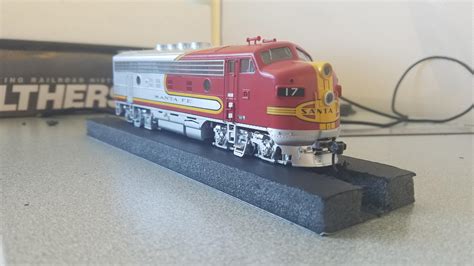 Been working on a custom stand for my EMD F3 : r/trains