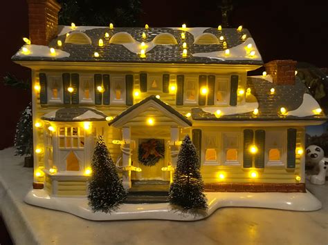 Dept 56 Christmas Vacation house arrived today and it’s beautiful : r ...