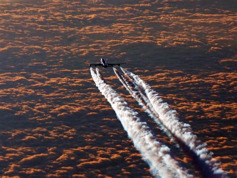 Pictures: Jets, Contrails and Condensation Clouds: A new dance in the sky | Amazing, Funny ...