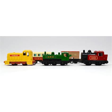 Vintage MATCHBOX DIECAST TRAINS Lot of 5; 3-LOCOMOTIVES + 2 Train Cars – Get A Grip & More