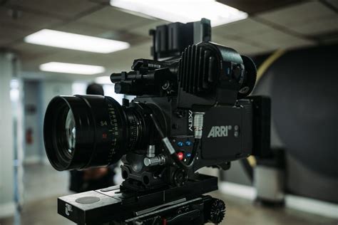 ARRI ALEXA Mini LF Review | Taking Cinema to New Heights | Wedio