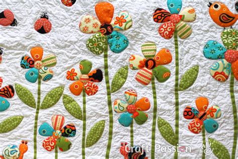 Pretty Petaled Flowers | FaveQuilts.com