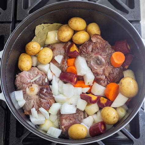 Braised Oxtail Recipe (One Pot) - Momsdish