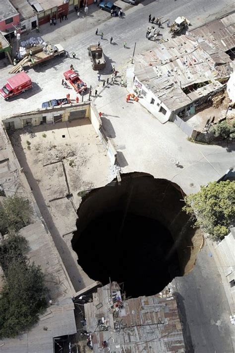 Third Florida Sinkhole: Residents Evacuate As Sinkhole Appears In Seffner | IBTimes