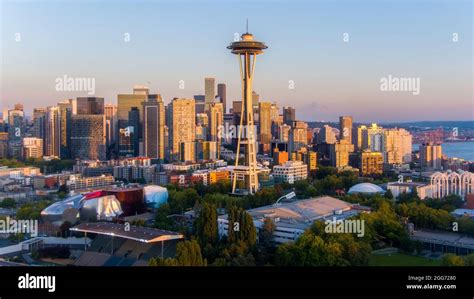 The downtown Seattle, Washington skyline at sunset Stock Photo - Alamy