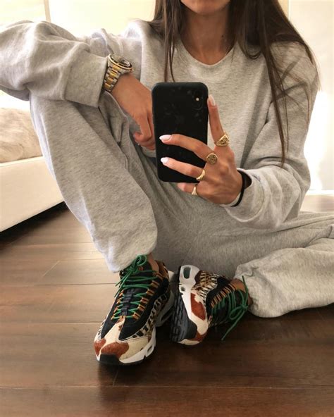 Emily oberg in sweats, Adidas Yeezy | Outfits With Sweatpants | Adidas Yeezy, Sweatpants Outfits,