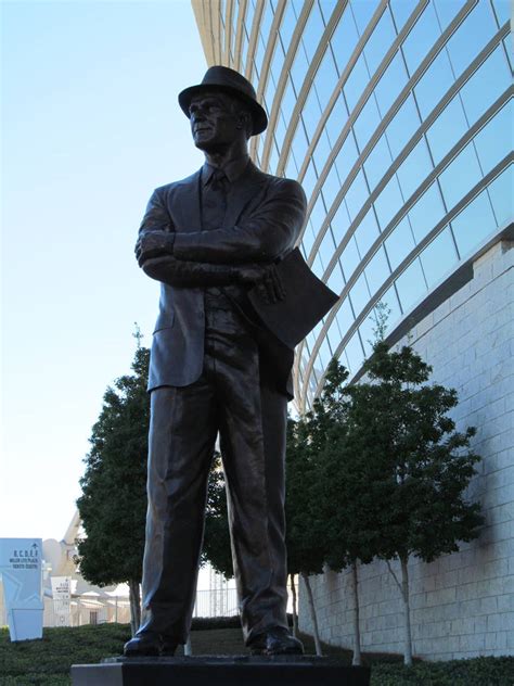 Tom Landry Statue by RabidTurtlePhoto on DeviantArt