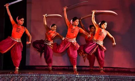 11 Traditional Folk Dances of West Bengal with Photos