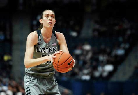 UConn’s Breanna Stewart begins quest for fourth national title