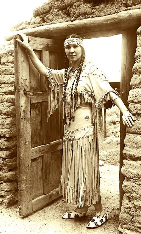 Tsianina Redfeather, famous Cree/Cherokee singer & performer, ca. 1920. "From the Land… | Native ...