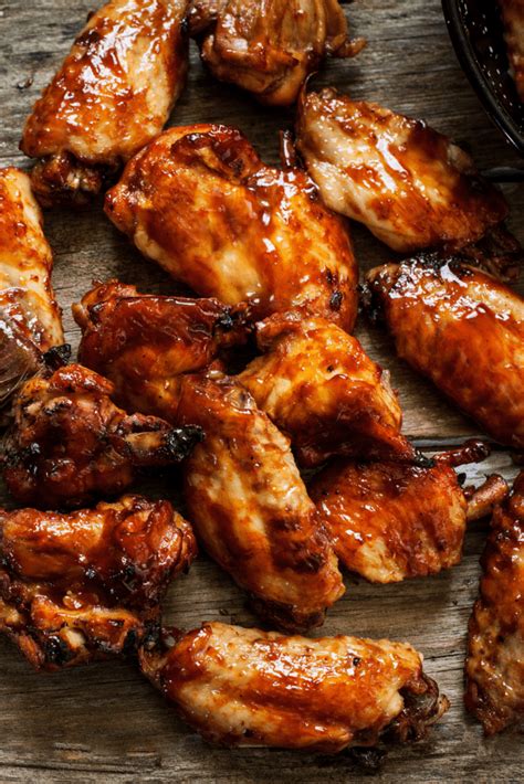 How To Reheat Chicken Wings So They Stay Juicy and Delicious - Insanely Good