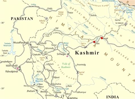 Detailed map of Control Line showing the flash points Kargil and Drass ...