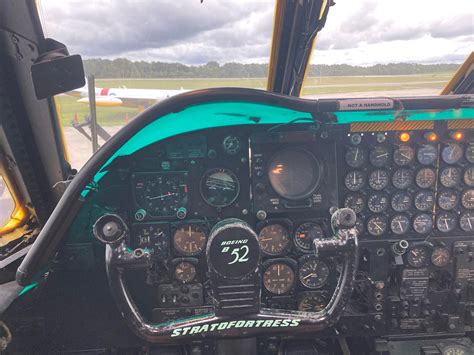 B-52D Cockpit Section: View From the Pilot’s Seat : r/cockpits