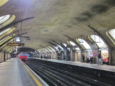 Julie's Diary: BAKER STREET STATION, the oldest remaining tube station ...