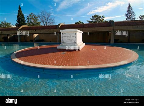 The burial chamber of Martin Luther King Jr at the National Historic Stock Photo: 6746929 - Alamy