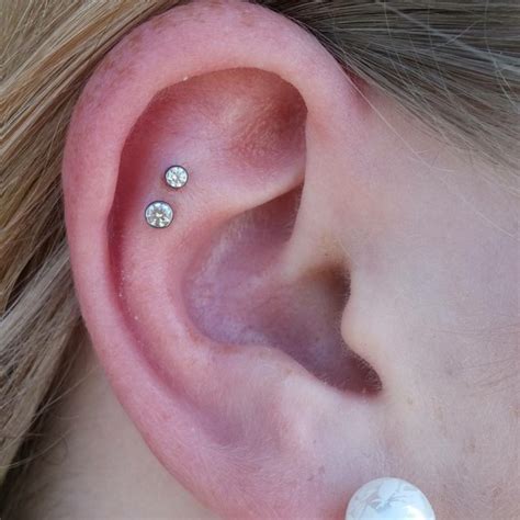 Cartilage Piercing [50 Ideas]: Pain Level, Healing Time, Cost, Experience - Piercee