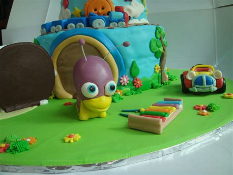 Yummy Baking: BabyTV Tulli Snail Fondant Cake (2-tier)