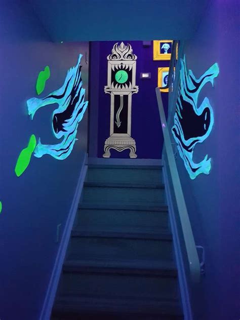 Brynn's 11th Blacklight Disney's Haunted Mansion Party | CatchMyParty ...