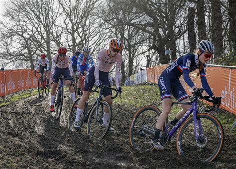 2023 CYCLOCROSS WORLDS: ELITE WOMEN - Road Bike Action