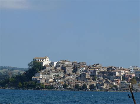 Anguillara Sabazia travel guide, public transport, tourist information.