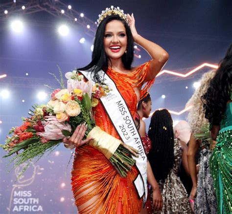 Natasha Joubert crowned Miss SA 2023 – Y