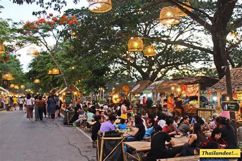 Visit Ayutthaya Weekend Nigh Market in Ayutthaya