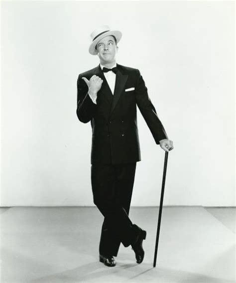 Gene Kelly - my favorite dance man.... | Gene kelly, Gene kelly dancing ...