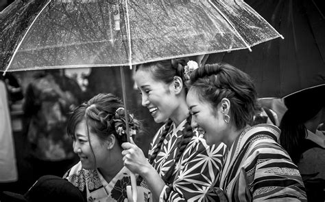 the umbrella | opportune photo at the Sensoji Temple, Akasuk… | Ian Gilbert | Flickr