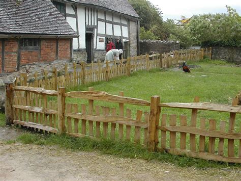 20+ Rustic Wood Fence Ideas - DECOOMO