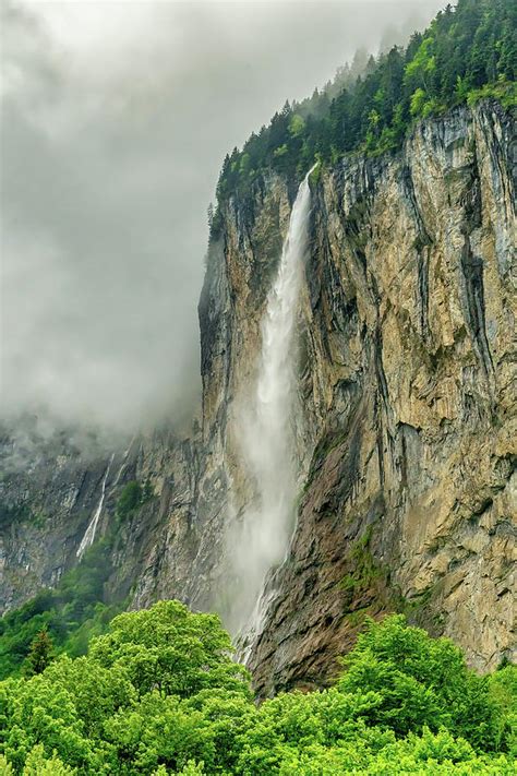 Switzerland Waterfalls / Magical Lauterbrunnen and the 72 waterfalls - Adventurous ... - Looking ...