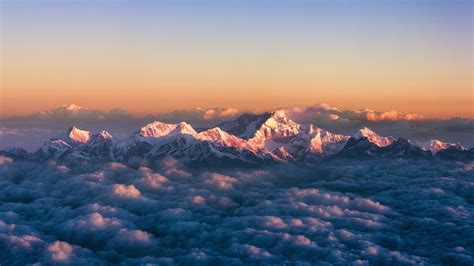 Kanchenjunga, on the India-Nepal border, among a sea of clouds at sunrise - Bing Gallery