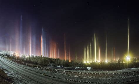 Stunning Vertical Light Pillars and Auroras Photographed Over Russia ...