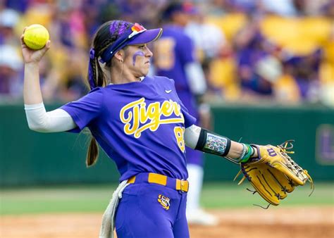 LSU cracks the top 15 in preseason Softball America poll - Yahoo Sports