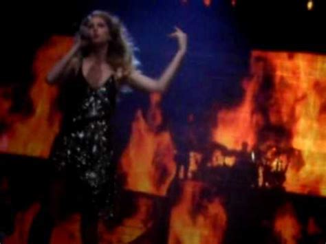 Taylor Swift Picture to burn Fearless tour 2010 vid17 - YouTube