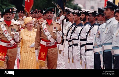 The Queen with Pakistani President Farooq Leghari (left), inspect the ...