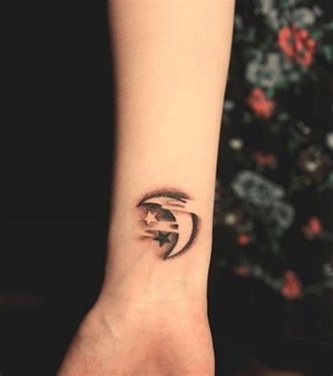 50 Examples of Moon Tattoos | Art and Design | Moon tattoo designs ...