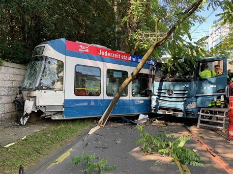 Tram collision in Zurich leaves 14 injured - SWI swissinfo.ch