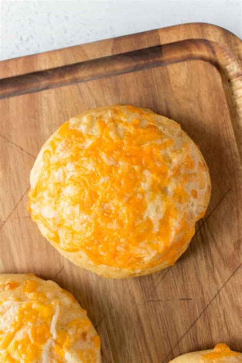 Easy Cheddar Cheese Buns