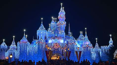 NEW! First Sleeping Beauty Castle Christmas 2021 Lighting Ceremony ...