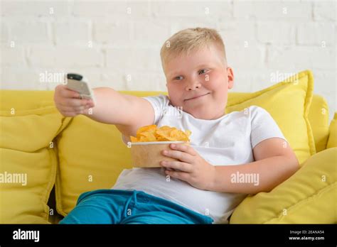 Obese kid tv food hi-res stock photography and images - Alamy