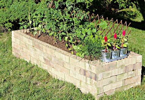 DIY Upcycled Brick Planter Box | Brick planter, Diy planters, Diy ...