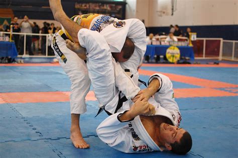 Tout savoir sur le Jujitsu Bresilien : Règles, techniques, équipement...