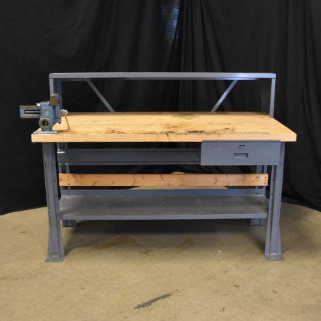 Workbench-with-Vise