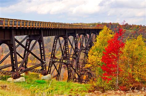 These Small Towns Have the Best Fall Foliage for Leaf Peeping | Leaf peeping, Fall foliage ...